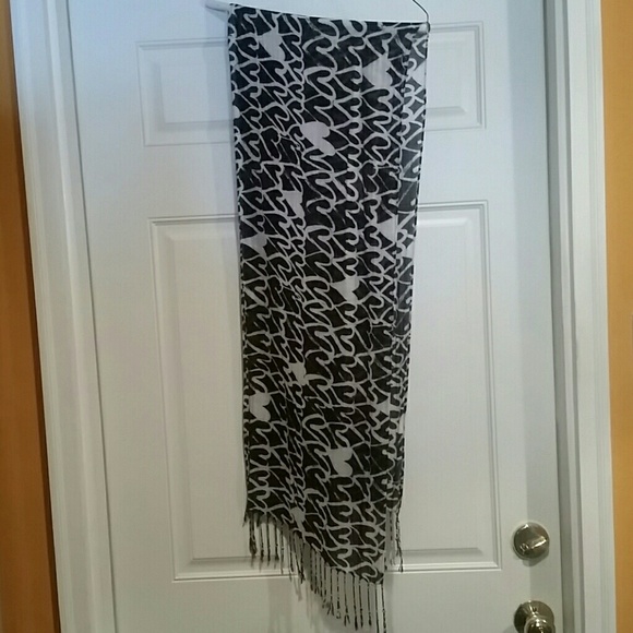 New w/o tags Hallmark Heart Scarf - Picture 4 of 4